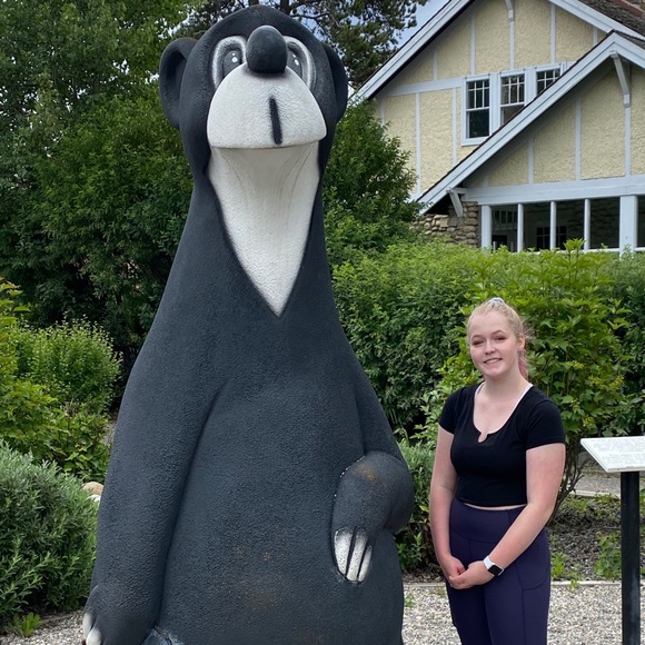 Meet your Posher, Morganne - Picture 2 of 2